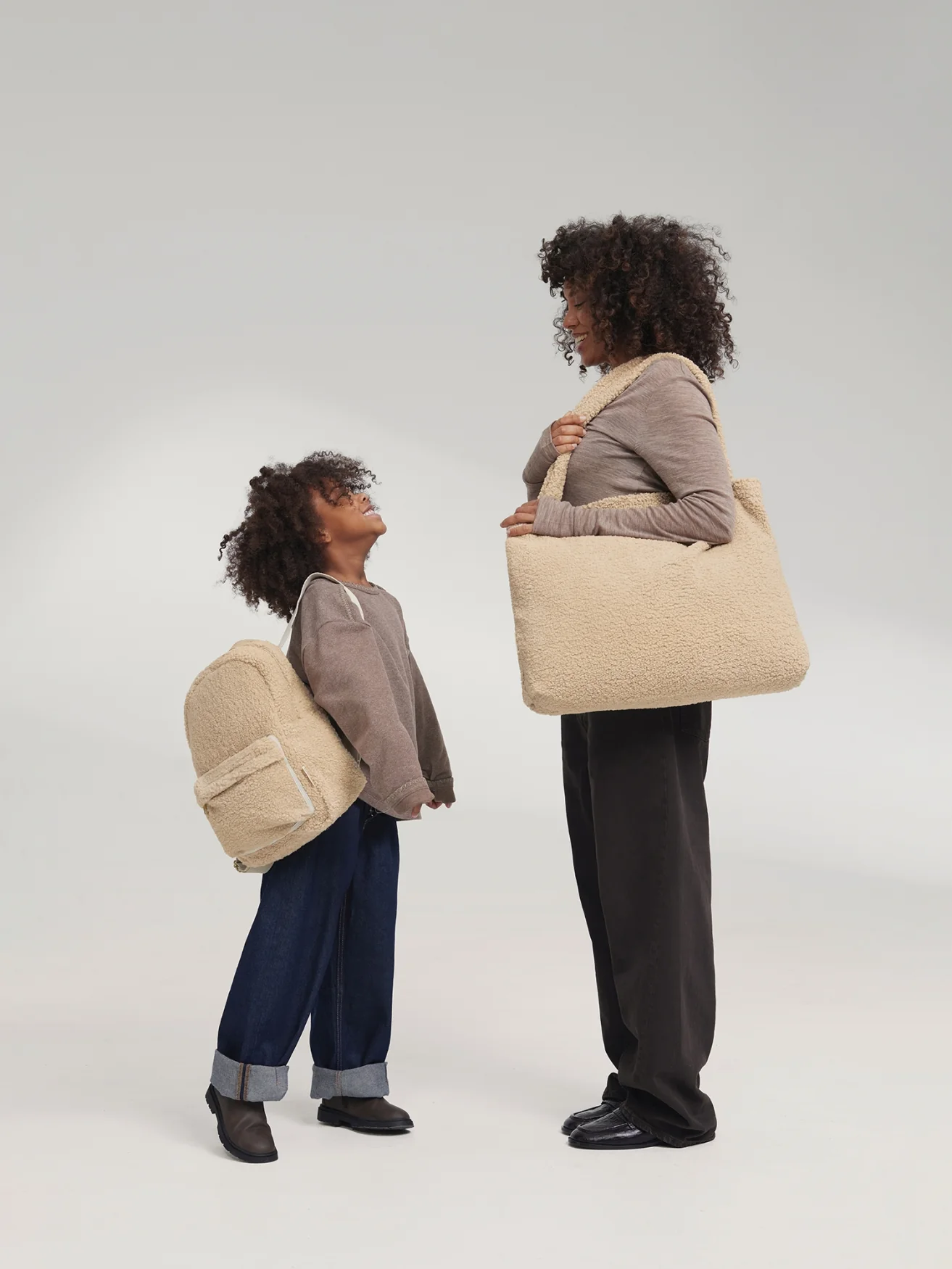 Teddy Midi-Rucksack mit Fronttasche | Ecru - Image 11